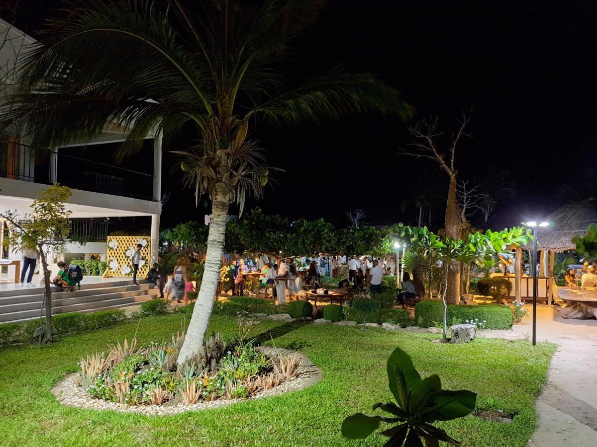 Aux 2 Metis Hotell Toliara Exteriör bild