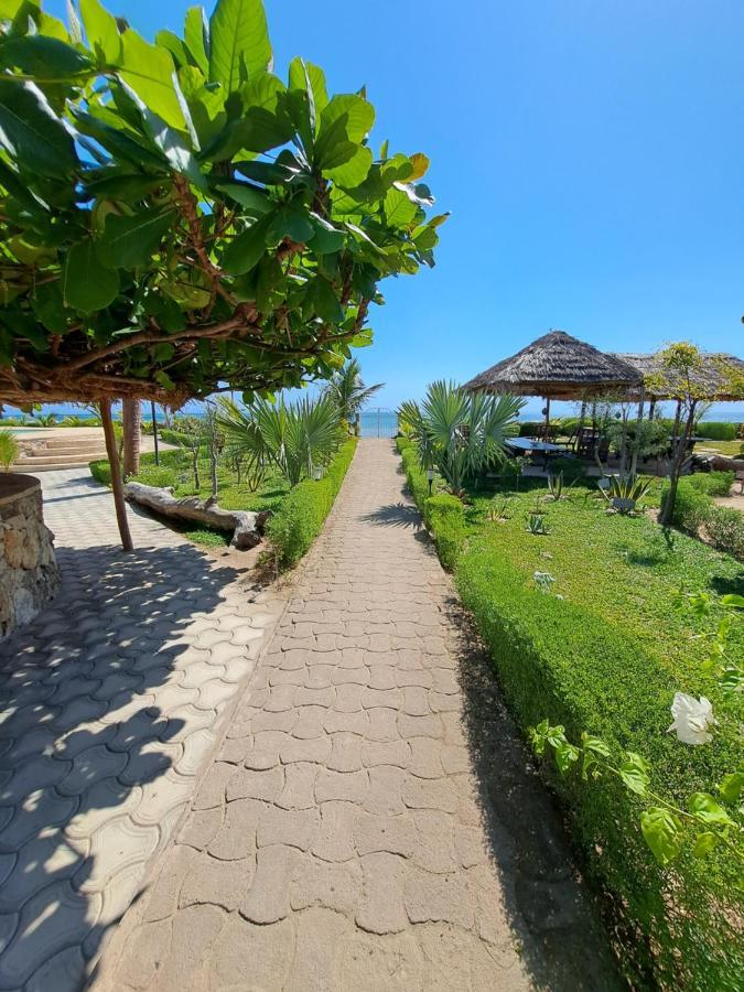 Aux 2 Metis Hotell Toliara Exteriör bild