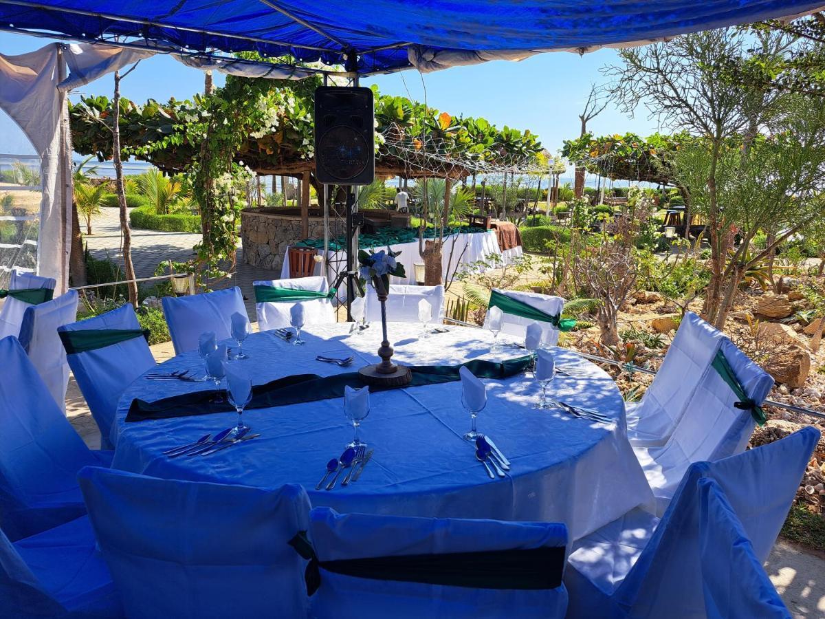 Aux 2 Metis Hotell Toliara Exteriör bild