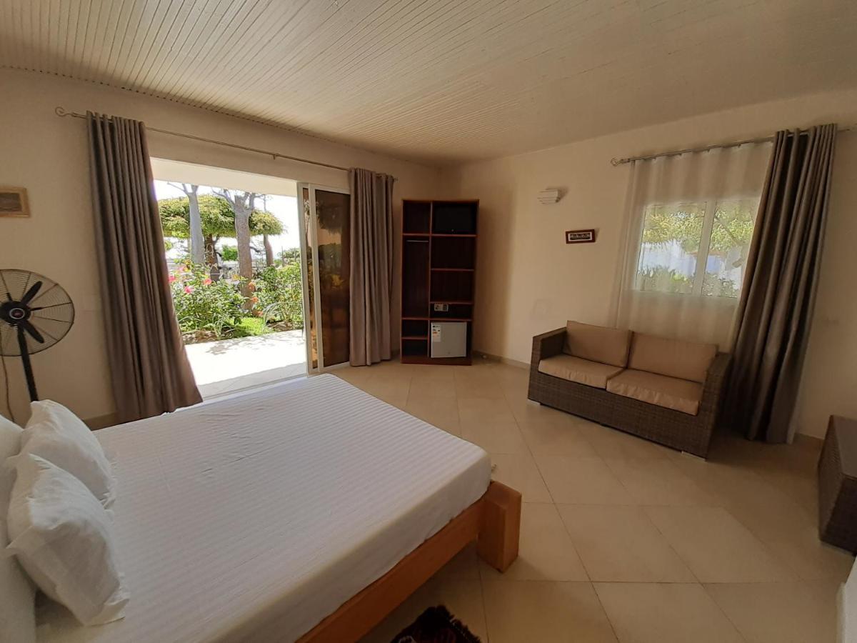 Aux 2 Metis Hotell Toliara Exteriör bild