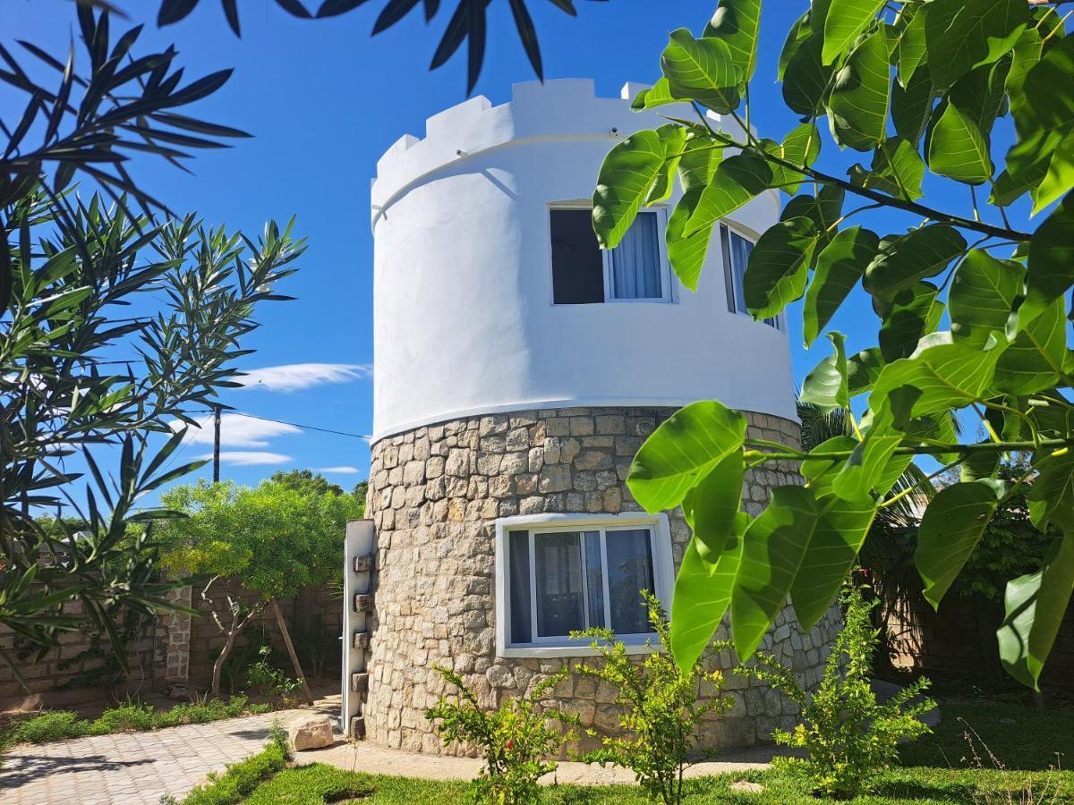 Aux 2 Metis Hotell Toliara Exteriör bild