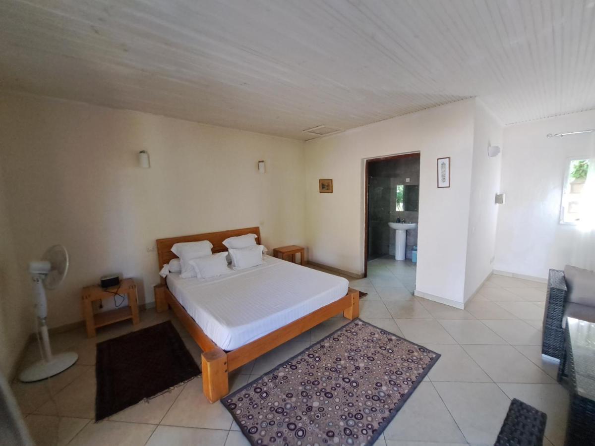 Aux 2 Metis Hotell Toliara Exteriör bild