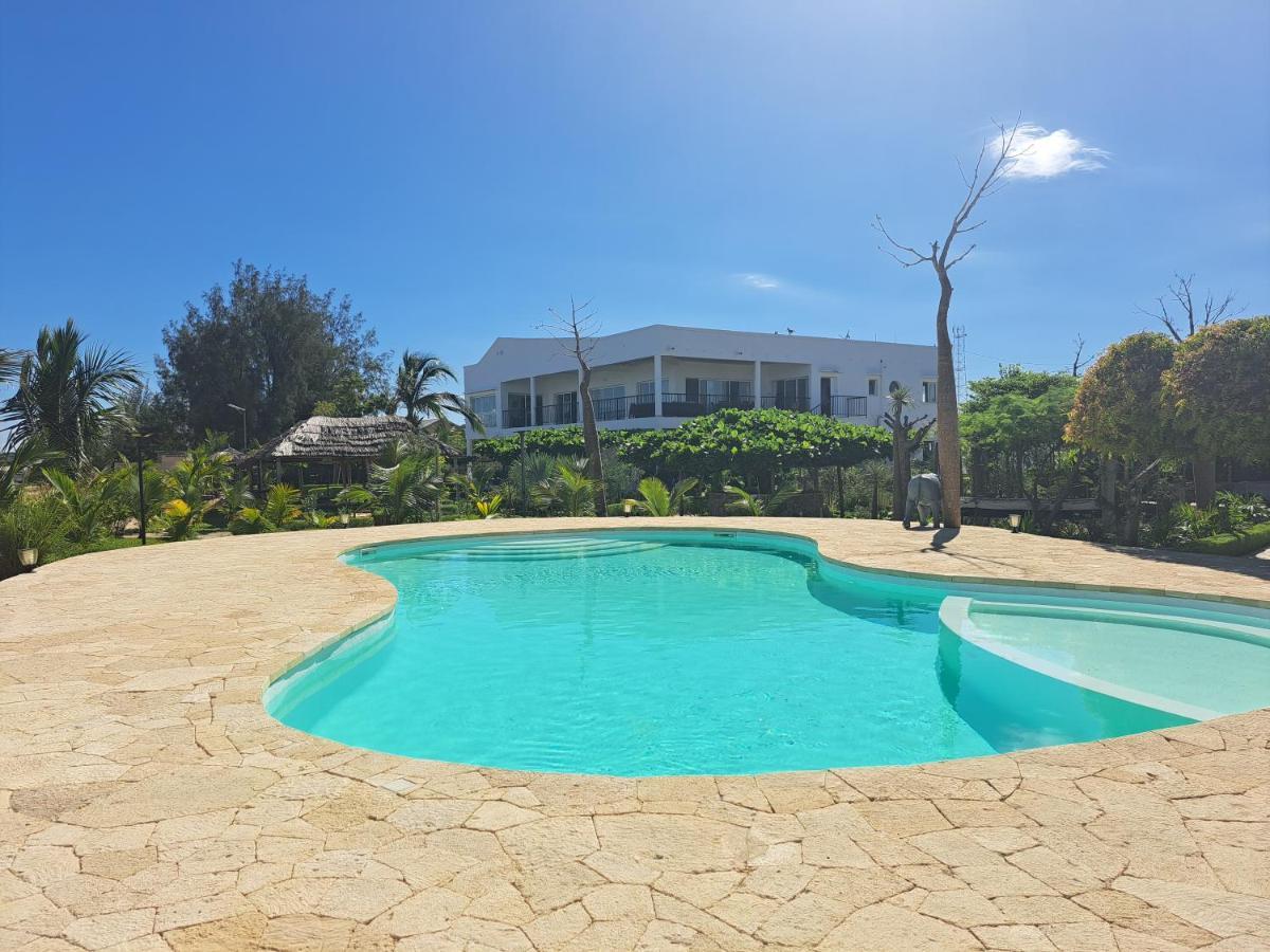 Aux 2 Metis Hotell Toliara Exteriör bild