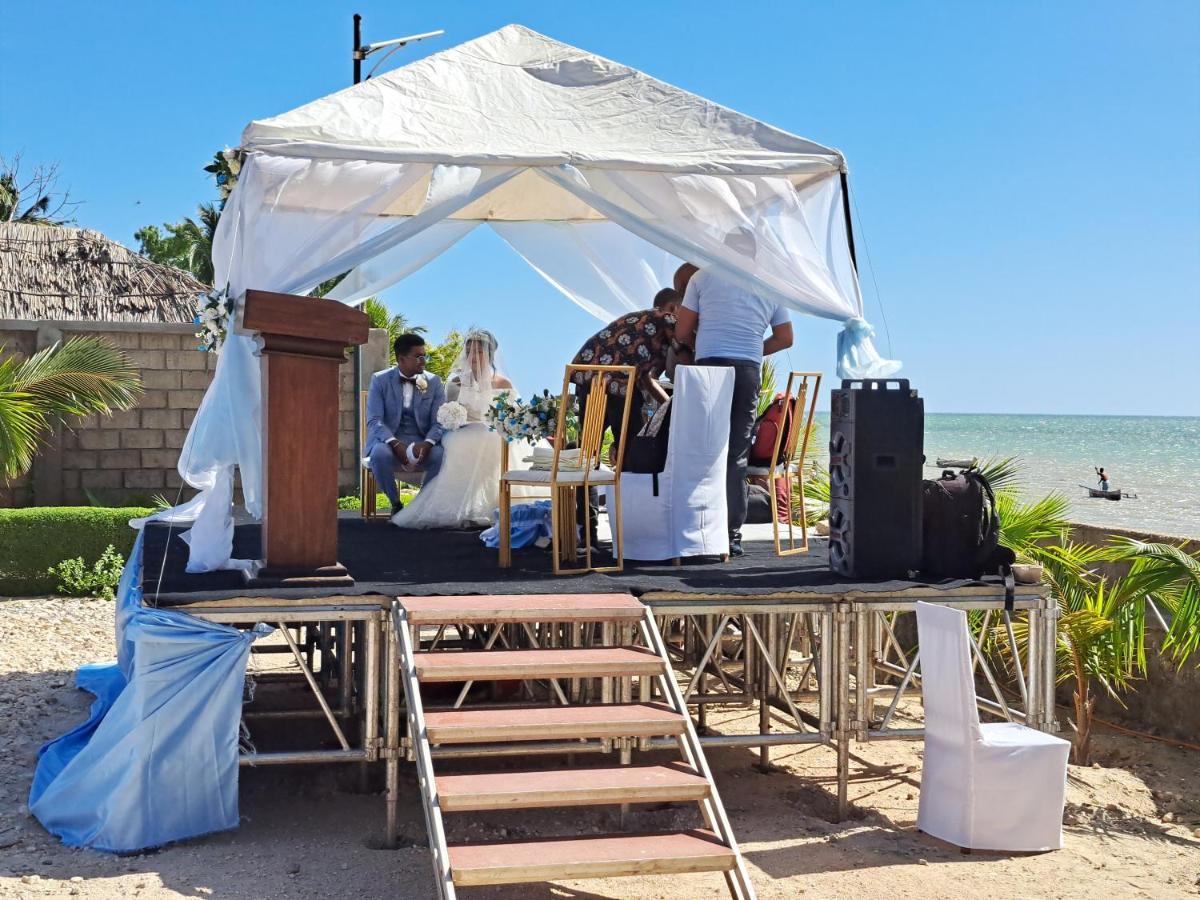 Aux 2 Metis Hotell Toliara Exteriör bild