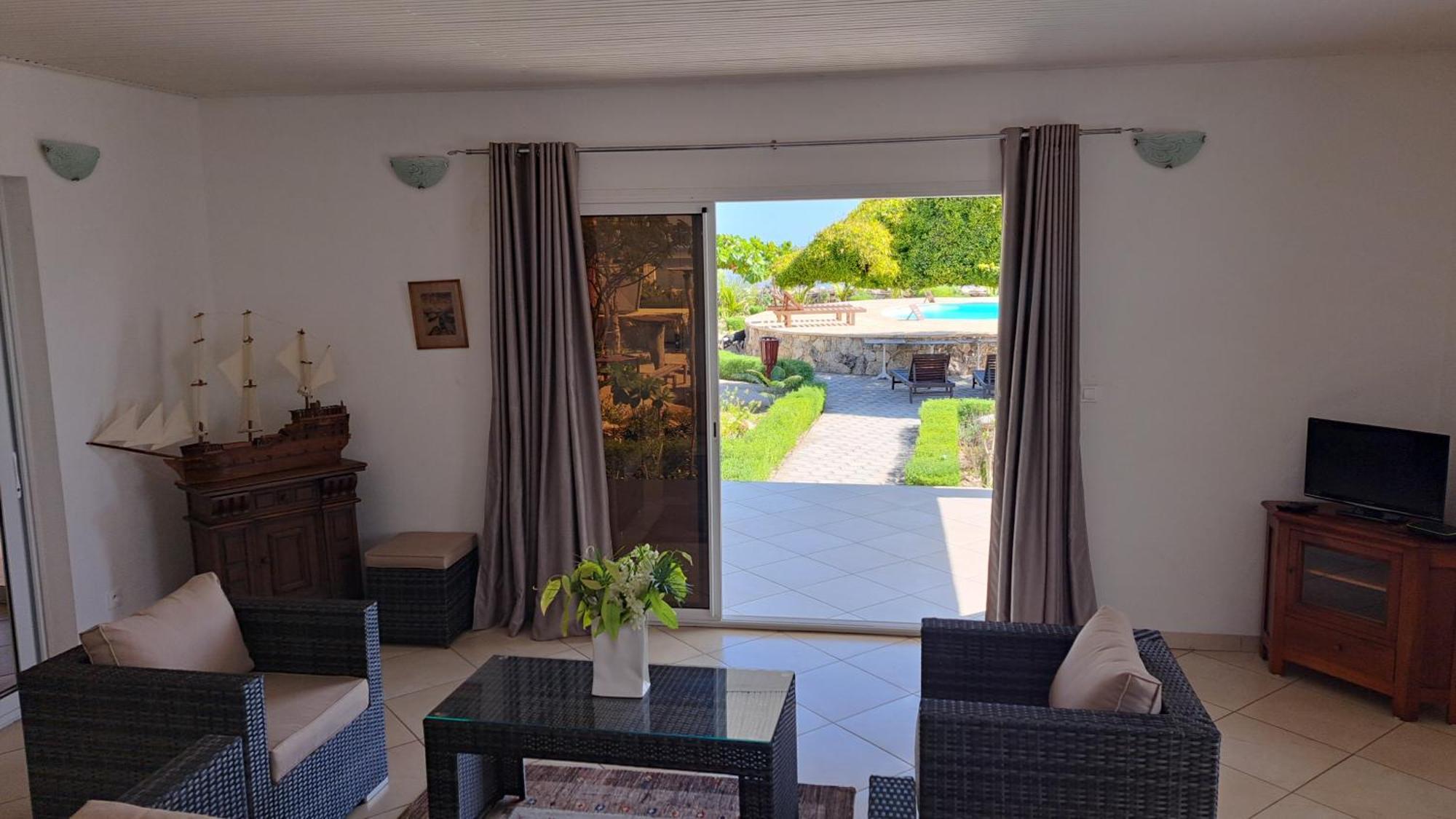 Aux 2 Metis Hotell Toliara Exteriör bild