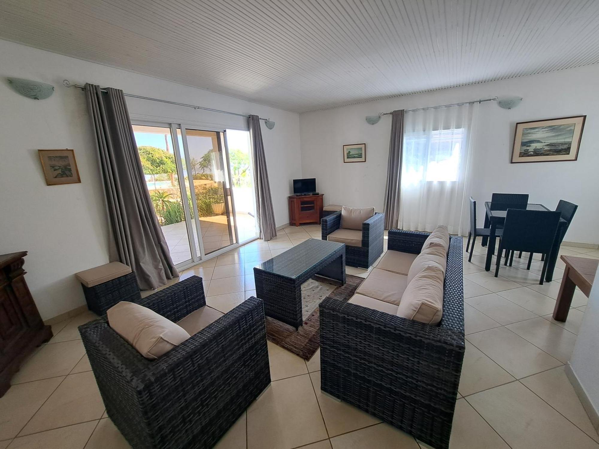 Aux 2 Metis Hotell Toliara Exteriör bild