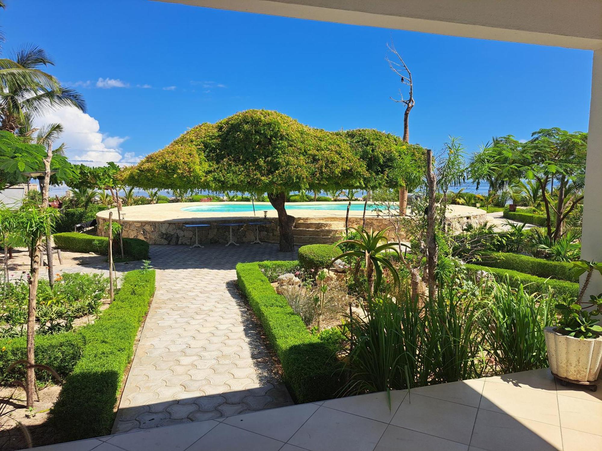 Aux 2 Metis Hotell Toliara Exteriör bild