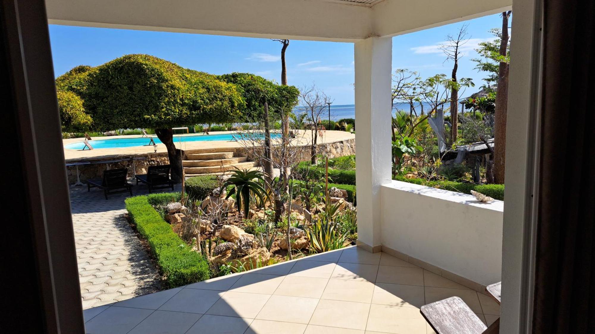 Aux 2 Metis Hotell Toliara Exteriör bild